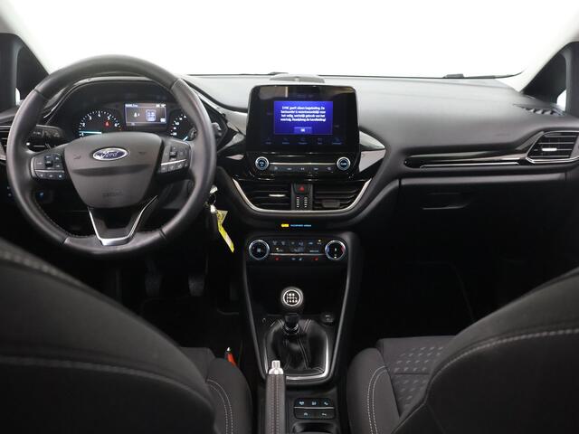 Ford FIESTA 1.0 EcoBoost Titanium 95pk | Winterpakket | Navigatie | Trekhaak | Parkeersensoren voor en achter |