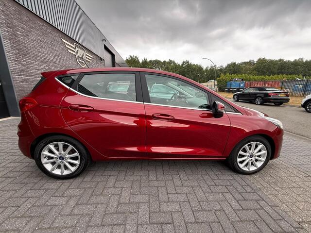 Ford FIESTA 1.0 EcoBoost Titanium | 2E EIGENAAR | 3/6 OF 12 MND GARANTIE | CAMERA | PANO DAK | TREKHAAK | CARPLAY |