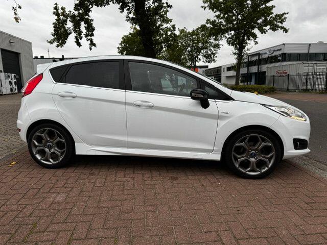 Ford FIESTA 1.0 EcoBoost 5deurs Titanium Automaat ST-Line Airco,Stoelverwarming,Two Tone Zwart dak