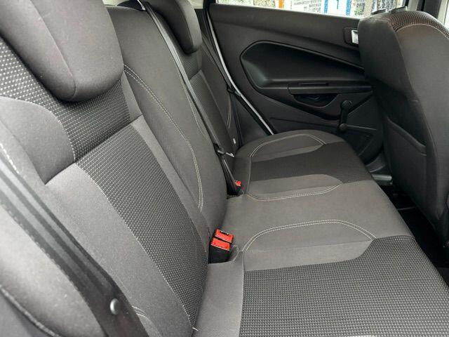 Ford FIESTA 1.0 EcoBoost 5deurs Titanium Automaat ST-Line Airco,Stoelverwarming,Two Tone Zwart dak