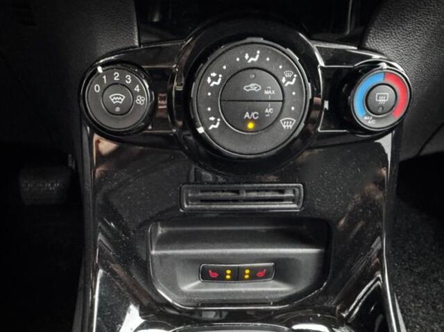 Ford FIESTA 1.0 EcoBoost 5deurs Titanium Automaat ST-Line Airco,Stoelverwarming,Two Tone Zwart dak