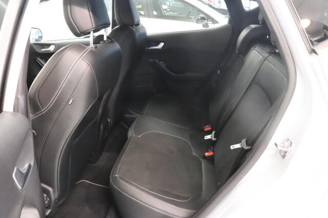 Ford FIESTA 1.5 EcoBoost ST-3 | Camera | Sportstoelen | Pack winter | LED | 18"lichtmetaal | Navi | AppleCarplay AndroidAuto | B&O Audio |