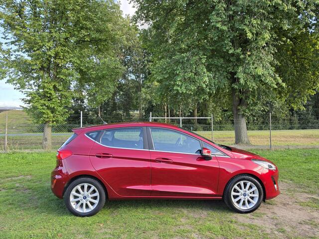 Ford FIESTA 1.0 EB 100PK Titanium | DEALER OND | ADAP. CRUISE | TREKHAAK | CAMERA | CLIMA | VOORRUIT VERWARMING |