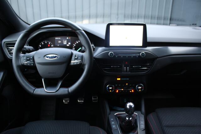 Ford FOCUS Wagon 1.5 EcoBoost ST Line Business - NAVIGATIE - CAMERA - LED - KEYLESS - PDC