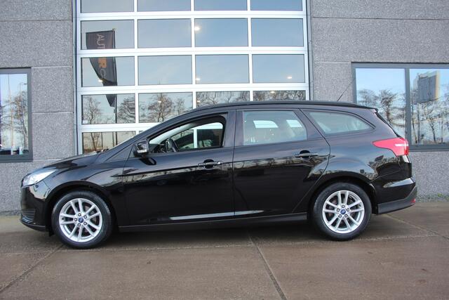 Ford FOCUS Wagon 1.0 101 Pk Trend Navigatie, Trekhaak, LM