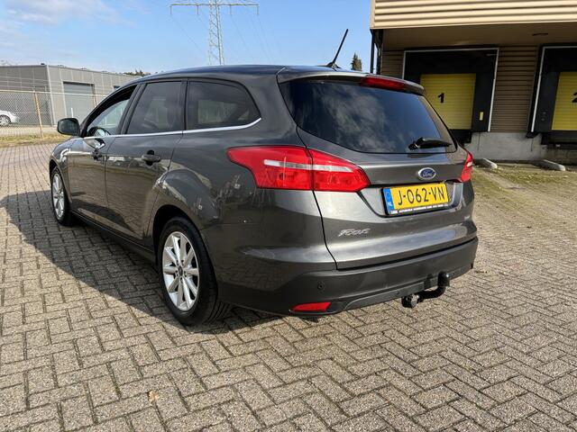 Ford FOCUS Wagon 1.0 Titanium AUTOMAAT [ Fm navi,camera,cruise,trekhaak,lmv,ecc,pdc ]