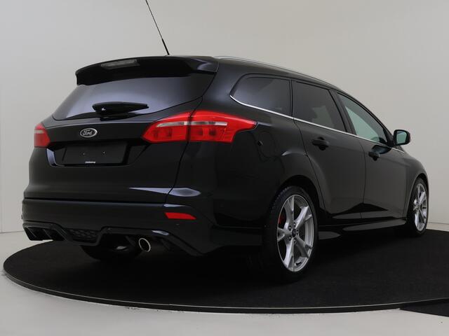 Ford FOCUS Wagon 1.5 Titanium 150pk | Leder | Navigatie | 18" Velgen | Voorruitverwarming | 1500kg Trekgewicht |