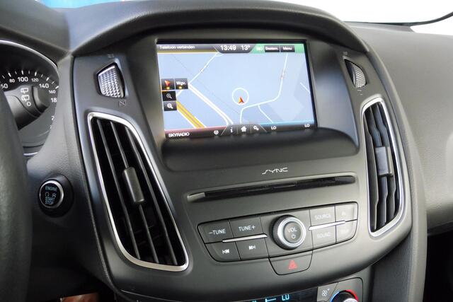 Ford FOCUS 125pk Titanium Ecc CrC Parkassist Navi 17i lmv Trekhaak nwe distributie