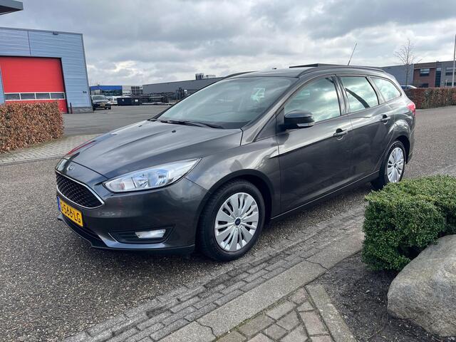 Ford FOCUS Wagon 1.0 Titanium | Cruise Control | Trekhaak | Carplay | NAVI | Parkeersensoren achter | Climate Control