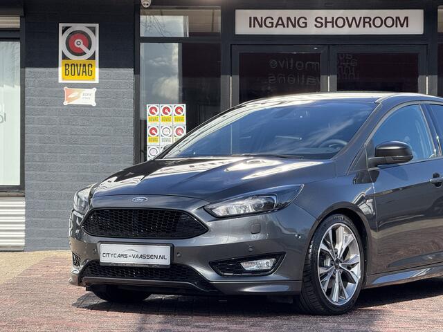 Ford FOCUS 1.5 EcoBoost ST Line RS uitvoering 150 pk automaat navigatie climate ctr cruise ctr bi-xenon led start/stop pdc v/a lmv 18 inch spoiler pakket dealer onderhouden