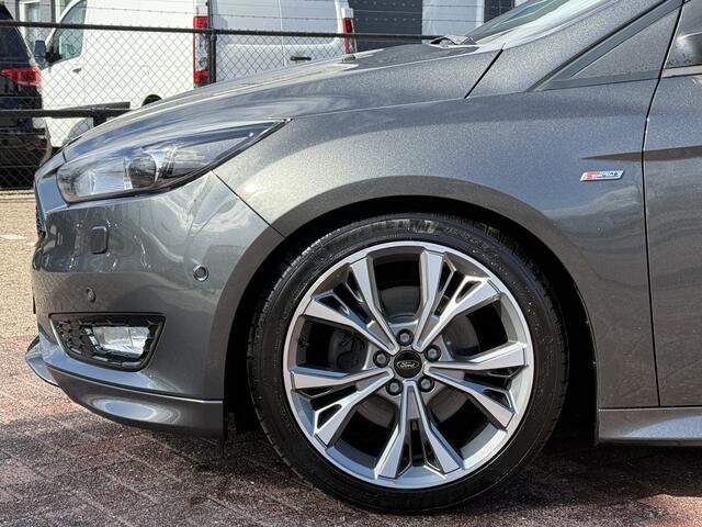 Ford FOCUS 1.5 EcoBoost ST Line RS uitvoering 150 pk automaat navigatie climate ctr cruise ctr bi-xenon led start/stop pdc v/a lmv 18 inch spoiler pakket dealer onderhouden