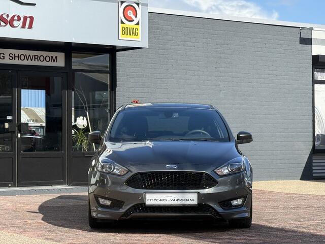 Ford FOCUS 1.5 EcoBoost ST Line RS uitvoering 150 pk automaat navigatie climate ctr cruise ctr bi-xenon led start/stop pdc v/a lmv 18 inch spoiler pakket dealer onderhouden