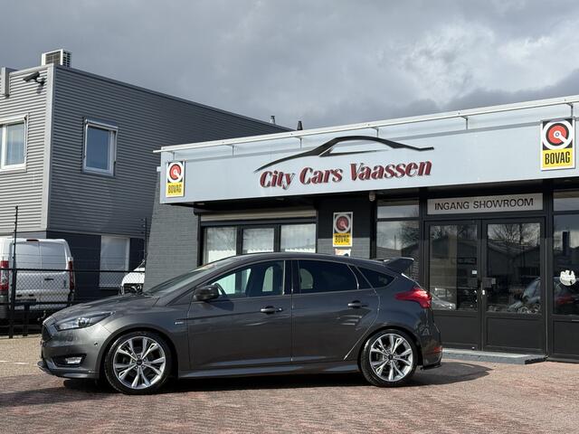 Ford FOCUS 1.5 EcoBoost ST Line RS uitvoering 150 pk automaat navigatie climate ctr cruise ctr bi-xenon led start/stop pdc v/a lmv 18 inch spoiler pakket dealer onderhouden