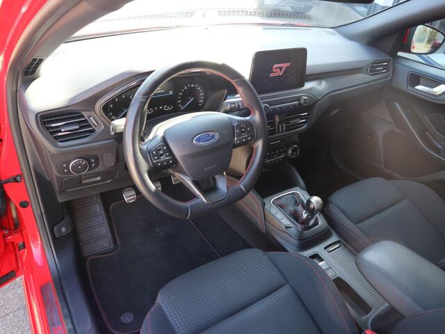 Ford FOCUS 1.0 EcoBoost ST Line Business 125pk met Comfort-, Design- en Winter Pack