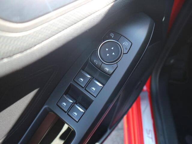 Ford FOCUS 1.0 EcoBoost ST Line Business 125pk met Comfort-, Design- en Winter Pack