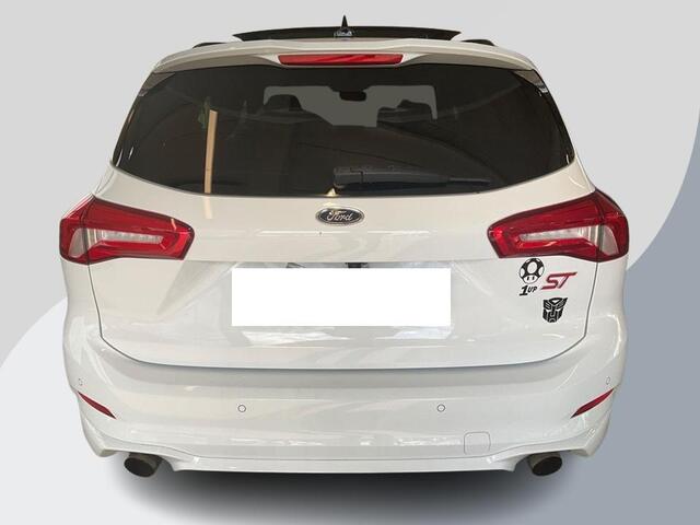 Ford FOCUS Wagon 2.3 EcoBoost ST-3 | Panoramadak | Adaptive cruise control | Winter Pack | Camera | Trekhaak | Elektrische achterklep