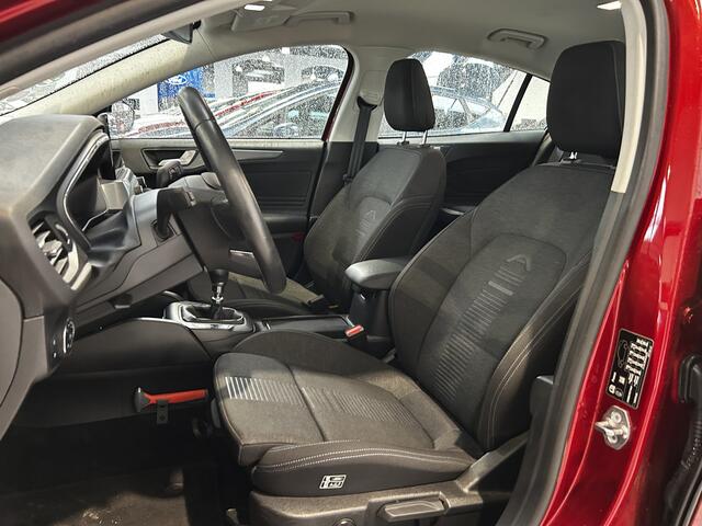 Ford FOCUS EcoBoost 125 pk Active | Trekhaak | Winter Pack | Camera | LED | AGR stoel | Adapt. cruise
