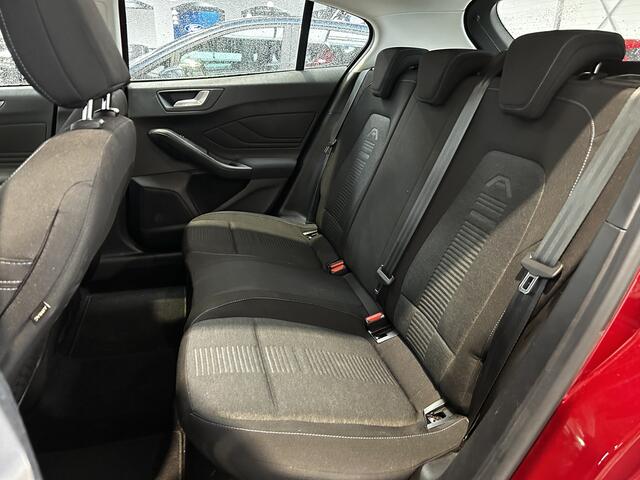 Ford FOCUS EcoBoost 125 pk Active | Trekhaak | Winter Pack | Camera | LED | AGR stoel | Adapt. cruise