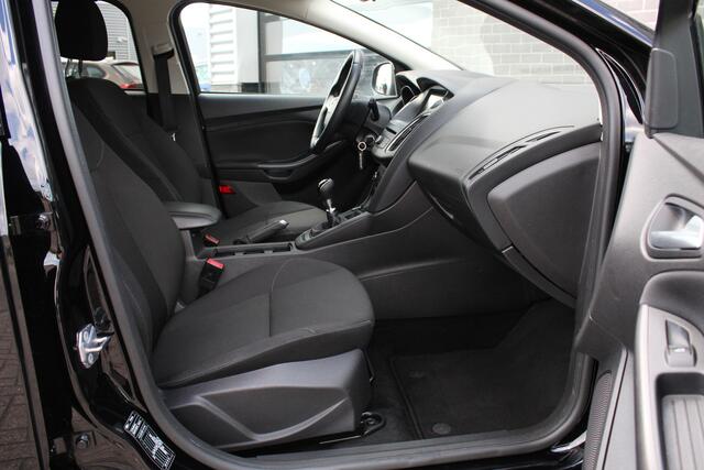 Ford FOCUS Wagon 1.0 Titanium / Navigatie / Carplay / Stoelverwarming