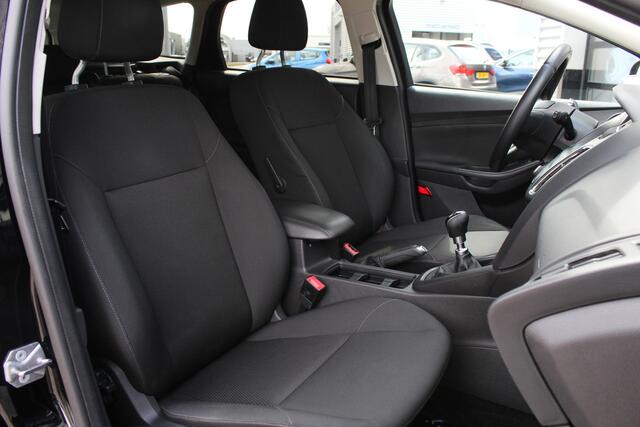 Ford FOCUS Wagon 1.0 Titanium / Navigatie / Carplay / Stoelverwarming