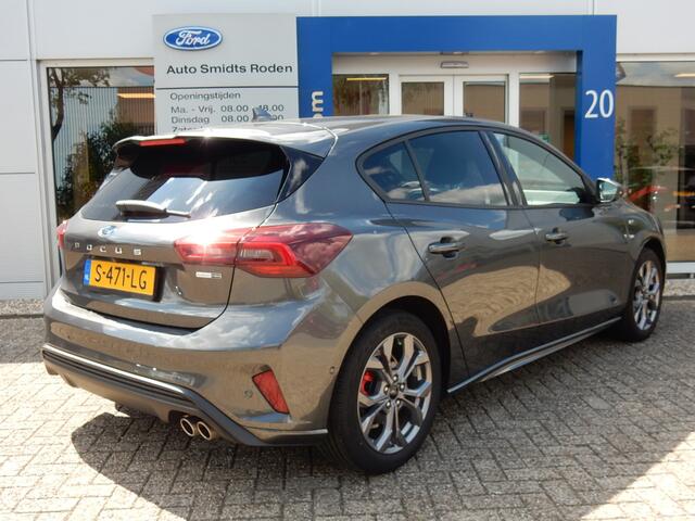 Ford FOCUS 125PK Hybrid ST Line Style | winter pack | Rode remklauwen | grote spoiler | Camera |