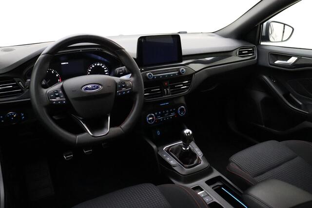 Ford FOCUS 1.0 EcoBoost ST Line Business 125pk | Navigatie | Camera | Winter pakket | 18" Lichtmetalen Velgen | Climate Control | Parkeerassistent