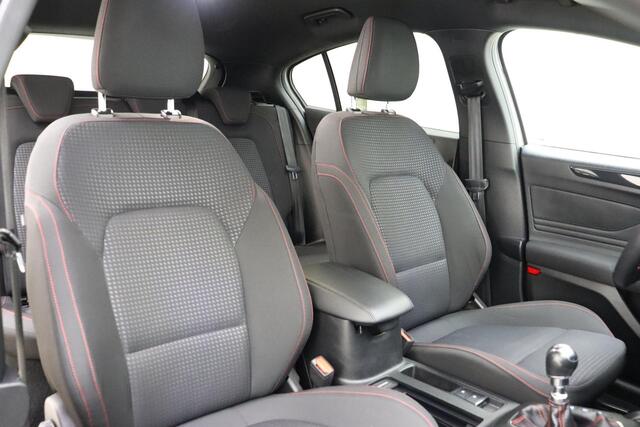 Ford FOCUS 1.0 EcoBoost ST Line Business 125pk | Navigatie | Camera | Winter pakket | 18" Lichtmetalen Velgen | Climate Control | Parkeerassistent