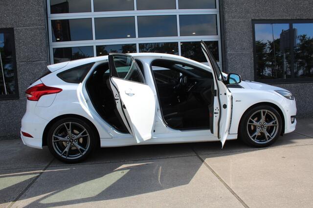 Ford FOCUS 1.0 ST-Line 126 Pk HB NL auto, Dealer onderhouden, 18 Inch LM, Trekhaak