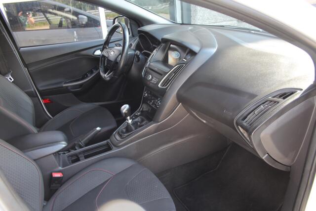 Ford FOCUS 1.0 ST-Line 126 Pk HB NL auto, Dealer onderhouden, 18 Inch LM, Trekhaak