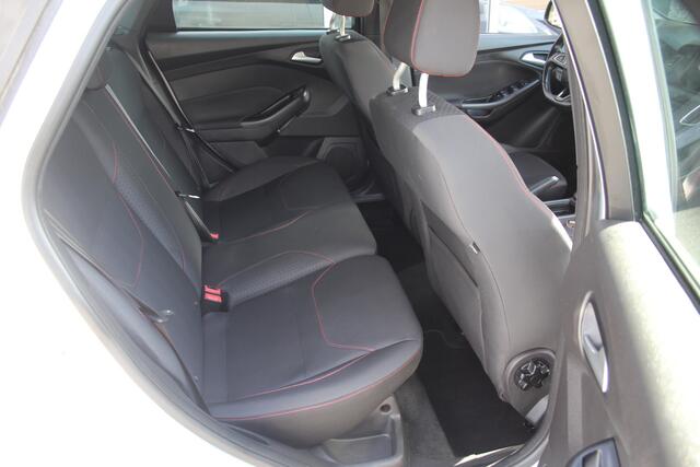Ford FOCUS 1.0 ST-Line 126 Pk HB NL auto, Dealer onderhouden, 18 Inch LM, Trekhaak