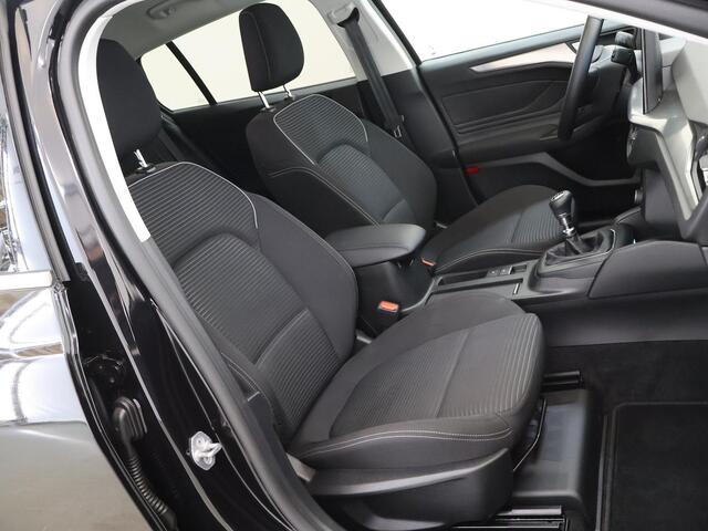 Ford FOCUS Wagon 1.0 EcoBoost Hybrid Titanium | Winterpack | Parkeercamera | Cruise Control Adaptief | Navigatie |
