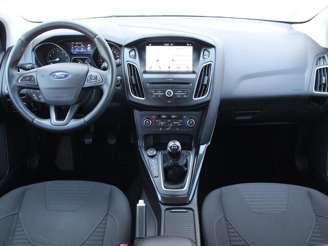 Ford FOCUS 1.0 Titanium / Trekhaak Afneembaar (1000 KG) / Navigatie + Apple Carplay/Android Auto / Cruise Control / Climate Control / 17" Lichtmetalen Velgen /