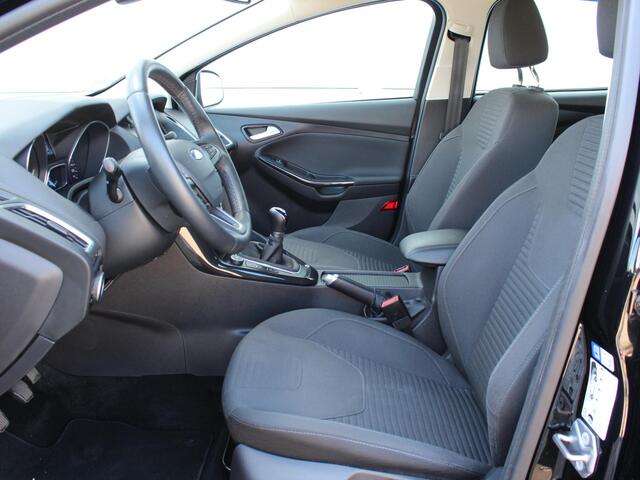 Ford FOCUS 1.0 Titanium / Trekhaak Afneembaar (1000 KG) / Navigatie + Apple Carplay/Android Auto / Cruise Control / Climate Control / 17" Lichtmetalen Velgen /