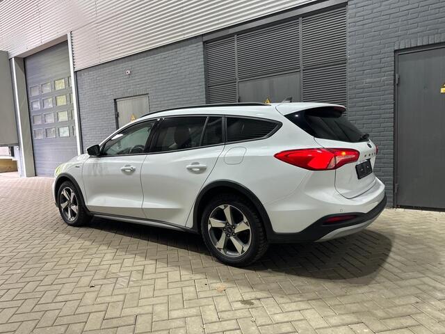 Ford FOCUS 1.0 EcoBoost Active | Automaat | Stoel+Stuurverwarming | Voorruitverwarming | Camera | Getint Glas | 17 Inch