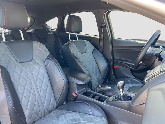 Ford FOCUS 1.5 ST-Line 182 | Half Leder | Camera | Cruise