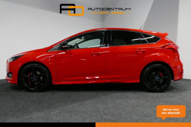 Ford FOCUS 1.5 Red Edition / Orig. Nederlands / Speciale uitvoering / Black Style / Navigatie / Cruise Control / 18'' LMV / Sportstoelen / Parkeerassistent / Parkeersensoren v+ a / Buitenspiegels elektr. inklap- & verwarmbaar / Airco / Dakspoiler / Privacy glas / Be