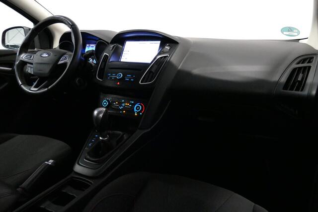 Ford FOCUS 1.5 Red Edition / Orig. Nederlands / Speciale uitvoering / Black Style / Navigatie / Cruise Control / 18'' LMV / Sportstoelen / Parkeerassistent / Parkeersensoren v+ a / Buitenspiegels elektr. inklap- & verwarmbaar / Airco / Dakspoiler / Privacy glas / Be