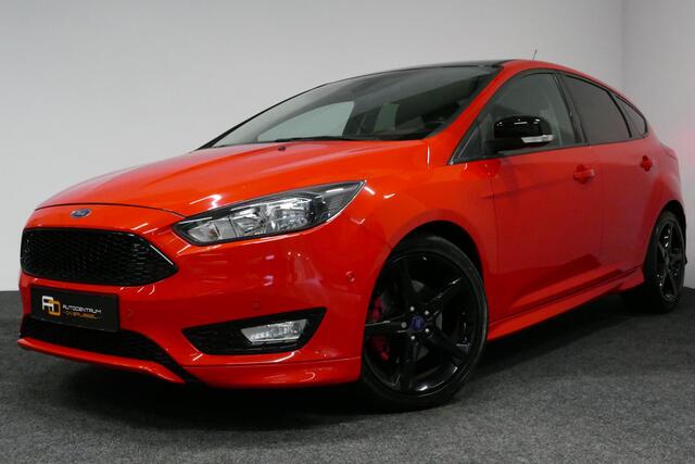 Ford FOCUS 1.5 Red Edition / Orig. Nederlands / Speciale uitvoering / Black Style / Navigatie / Cruise Control / 18'' LMV / Sportstoelen / Parkeerassistent / Parkeersensoren v+ a / Buitenspiegels elektr. inklap- & verwarmbaar / Airco / Dakspoiler / Privacy glas / Be