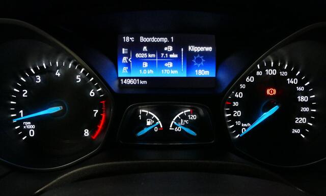 Ford FOCUS 1.5 Red Edition / Orig. Nederlands / Speciale uitvoering / Black Style / Navigatie / Cruise Control / 18'' LMV / Sportstoelen / Parkeerassistent / Parkeersensoren v+ a / Buitenspiegels elektr. inklap- & verwarmbaar / Airco / Dakspoiler / Privacy glas / Be