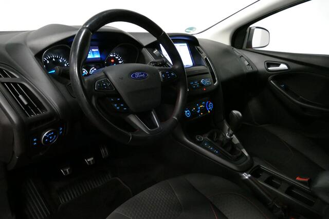 Ford FOCUS 1.5 Red Edition / Orig. Nederlands / Speciale uitvoering / Black Style / Navigatie / Cruise Control / 18'' LMV / Sportstoelen / Parkeerassistent / Parkeersensoren v+ a / Buitenspiegels elektr. inklap- & verwarmbaar / Airco / Dakspoiler / Privacy glas / Be