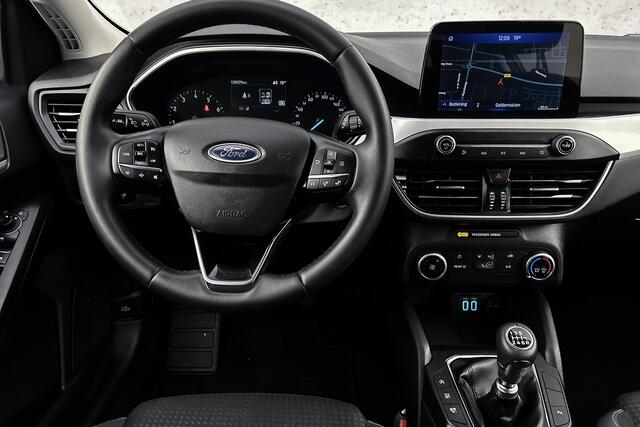 Ford FOCUS 1.0 EcoBoost Hybrid Trend Edition Business | Camera | Sportstoelen | Apple carplay | LED
