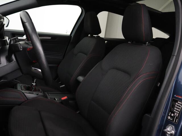 Ford FOCUS 1.0 EcoBoost ST Line X | Panoramadak | Stoel & stuurverwarming | Adaptive cruise | Camera | Carplay | Full LED | Trekhaak | Climate control | Navigatie