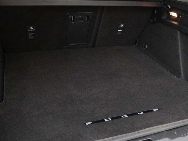 Ford FOCUS 1.0 EcoBoost ST Line X | Panoramadak | Stoel & stuurverwarming | Adaptive cruise | Camera | Carplay | Full LED | Trekhaak | Climate control | Navigatie