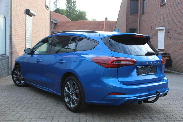 Ford FOCUS Wagon 1.0 EcoBoost Hybrid ST Line X WinterPack, Driver Ass Pack, Trekhaak Afn, Sync4, Camera, Adaptieve Cruise.