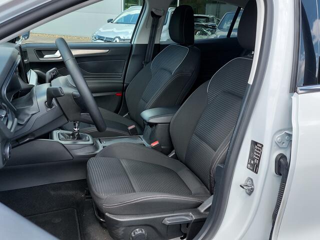 Ford FOCUS 1.0 EcoBoost 125pk Hybrid Titanium X | Navi | Apple Carplay + Android Auto | Clima | Cruise | Led Koplampen | Pdc V+A+Camera | Stoel+Stuurwielverwarming | Privacy Glass | 16''lm