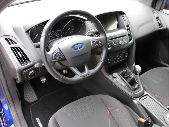 Ford FOCUS 1.5 150PK ST-Line 4-cilinder/2e Eig./Xenon/PDC/Cruise/Climate/Voorruitverw./18inch/Navi/Carplay
