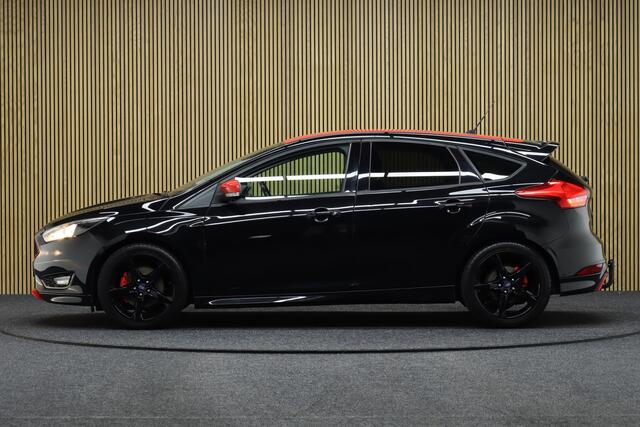 Ford FOCUS 1.5 Red Edition | Cruise-control | Afneembare Trekhaak | Clima | Stoelverwarming | Stuurverwarming