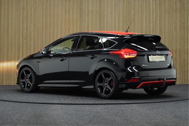 Ford FOCUS 1.5 Red Edition | Cruise-control | Afneembare Trekhaak | Clima | Stoelverwarming | Stuurverwarming
