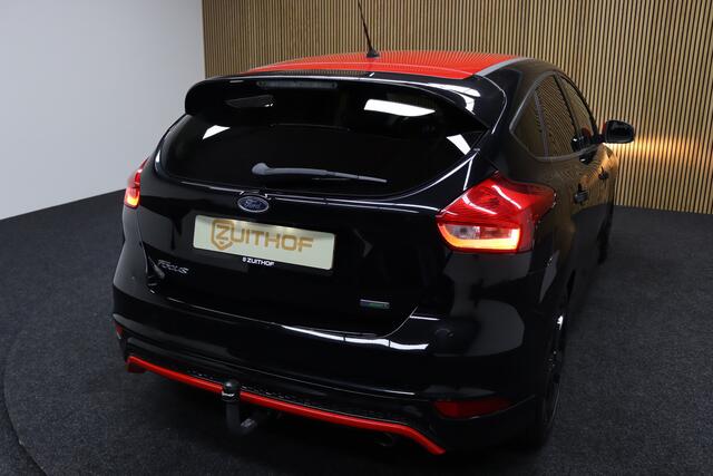 Ford FOCUS 1.5 Red Edition | Cruise-control | Afneembare Trekhaak | Clima | Stoelverwarming | Stuurverwarming