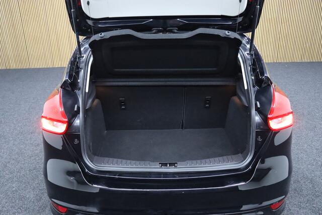 Ford FOCUS 1.5 Red Edition | Cruise-control | Afneembare Trekhaak | Clima | Stoelverwarming | Stuurverwarming